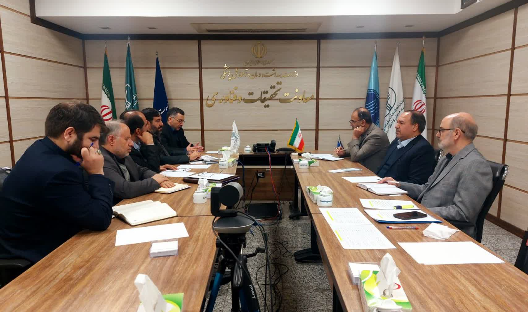 برگزاری جلسه بررسی وضعیت نخبگان پزشک وظیفه با حضور معاون تحقیقات و فناوری وزارت بهداشت و مسئولان ستاد کل